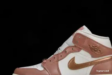 Hyperoad Mid Stardust” SE“Red Jordan Air 1 0425